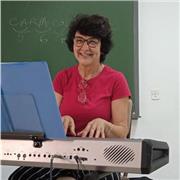 Profesora con 27 años de experiencia en el conservatorio. Clases de armonía, piano, análisis